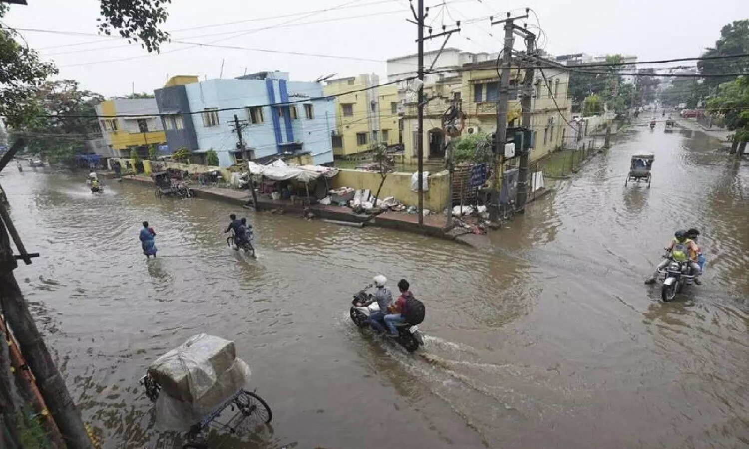 Many districts of Bihar seem to be heading towards the danger of deluge