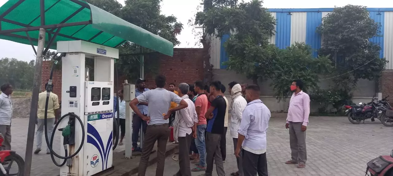 Bulandshahr Crime News: पेट्रोल भराने आए युवक ने 40 पैसे के विवाद में सेल्समैन को मारा चाकू