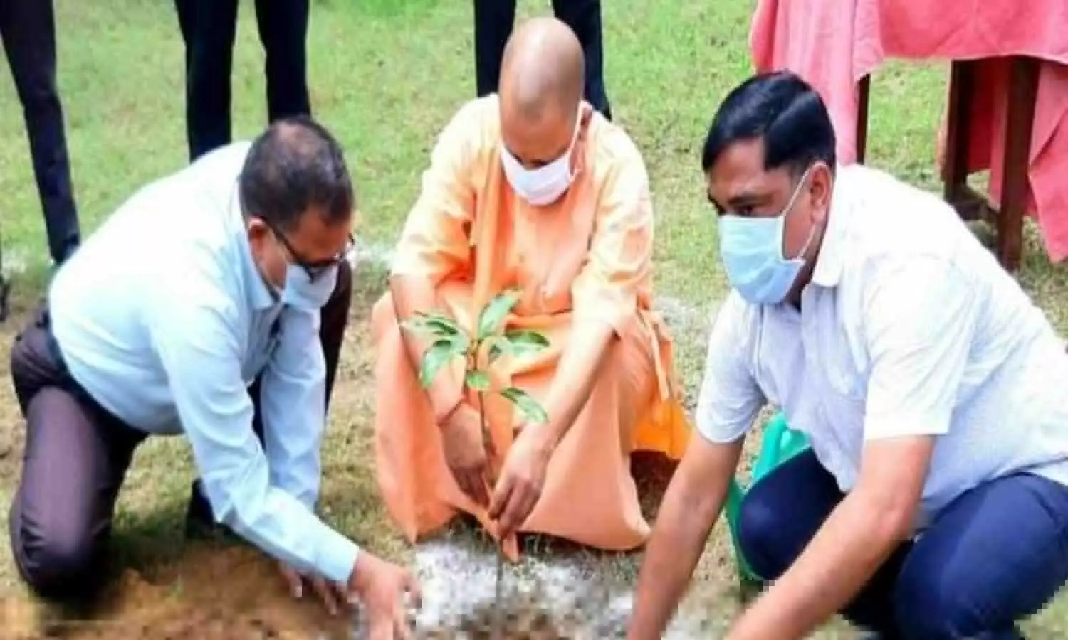 Yogi Adityanath planting