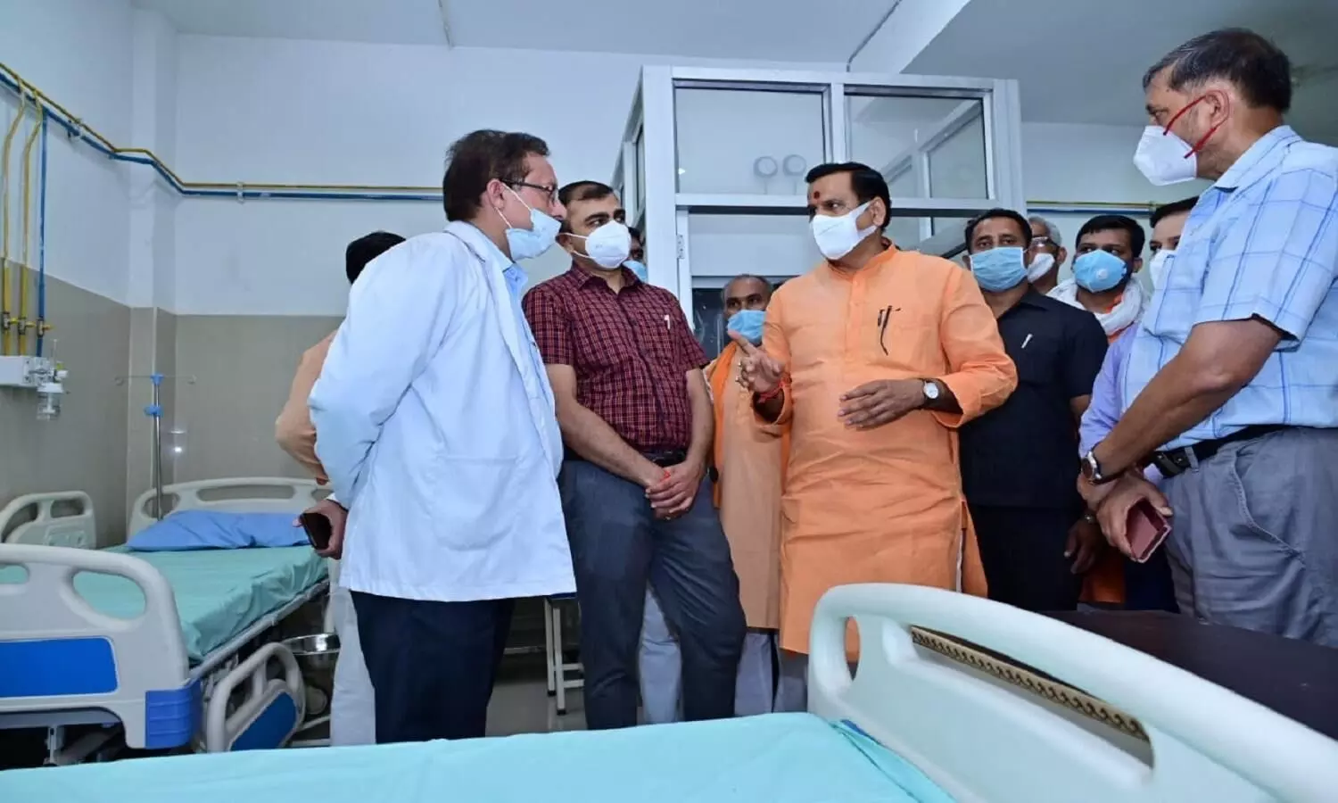 जल शक्ति मंत्री डॉ महेन्द्र सिंह ने अस्पताल का निरीक्षण किया
