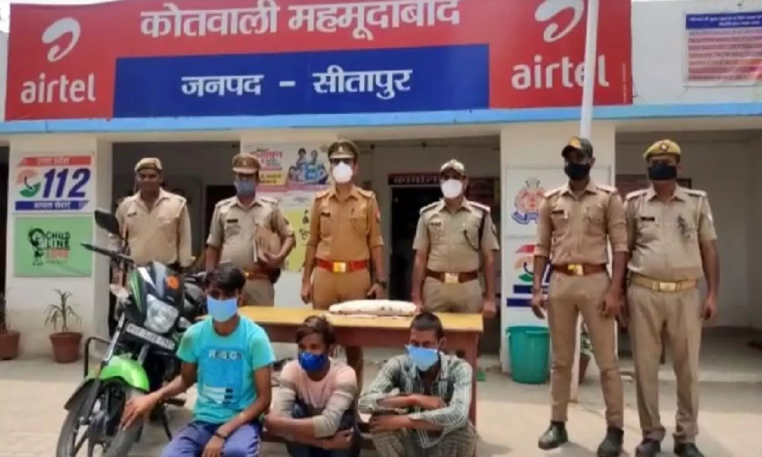 The police has disclosed the robbery with the liquor salesman in Sitapur.