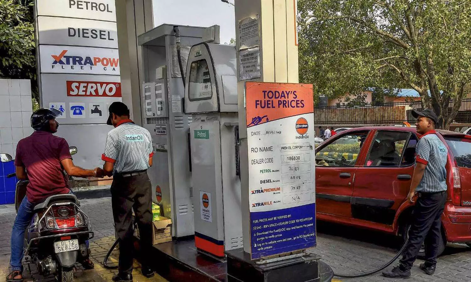 Petrol Diesel Price 2021: इन राज्यों में 17 रुपए तक सस्ता हुआ डीजल, जनता को केंद्र और राज्य सरकार ने कहा  Happy Diwali