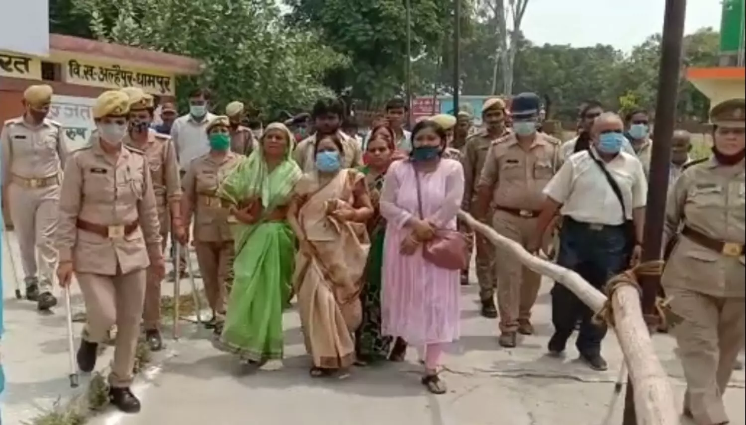 BJP supporters snatching candidates ticket