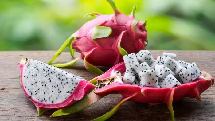 Know Health Benefits Of Dragon Fruit In Pregnancy Dragon Fruit ए ट ऑक स ड ट ग ण स भरप र ड र गन फ र ट क ह कई फ यद यह द ख News Track In Hindi