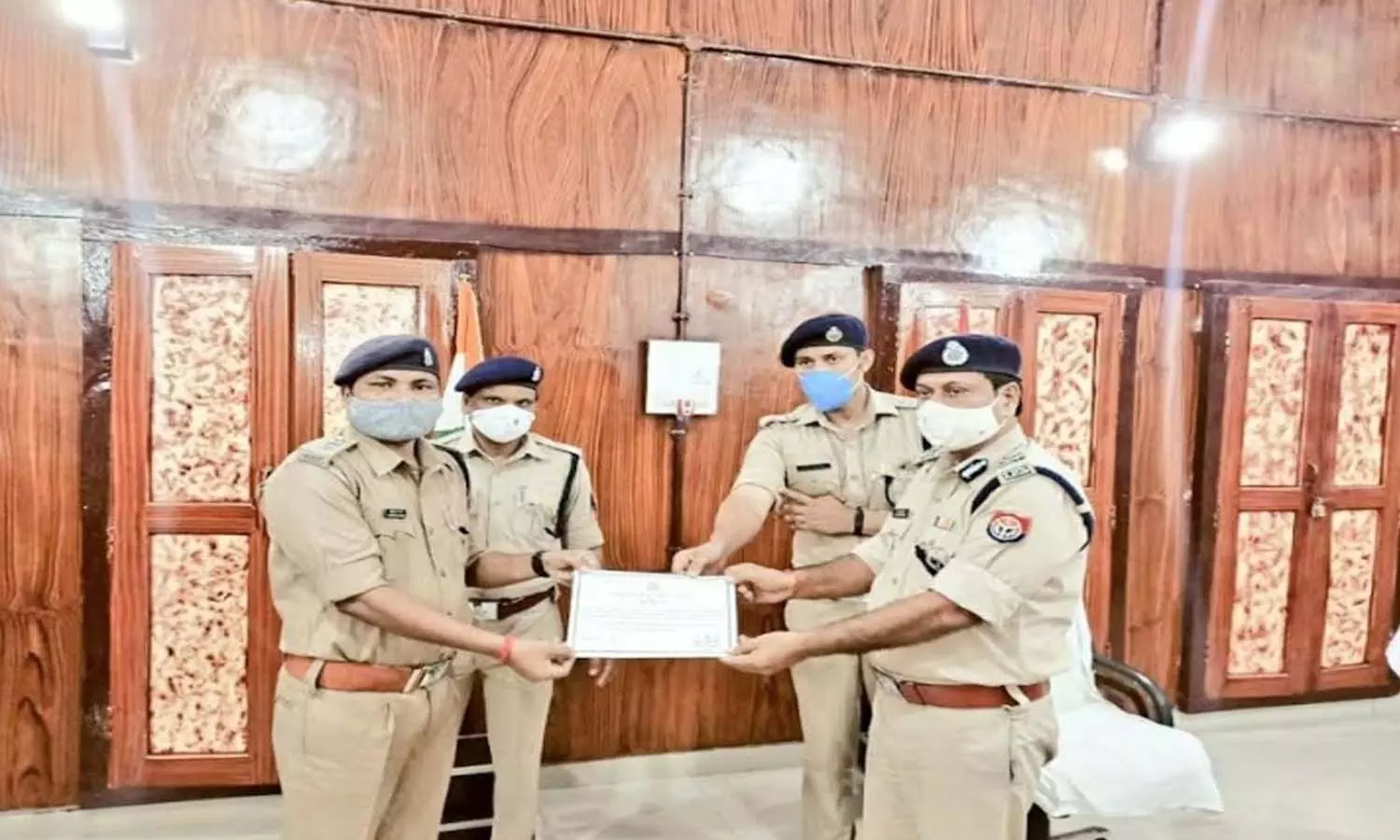 Gonda News: कोरोना वॉरियर्स सम्मेलन का हुआ आयोजन, पुलिस अफसर, कर्मियों को किया गया सम्मानित