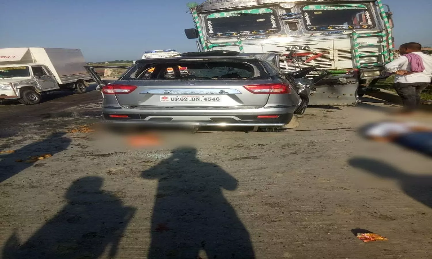 Jaunpur Car Accident: जौनपुर मार्ग पर ट्रक ने कार को मारी जोरदार टक्कर, पांच की मौके पर हुई मौत