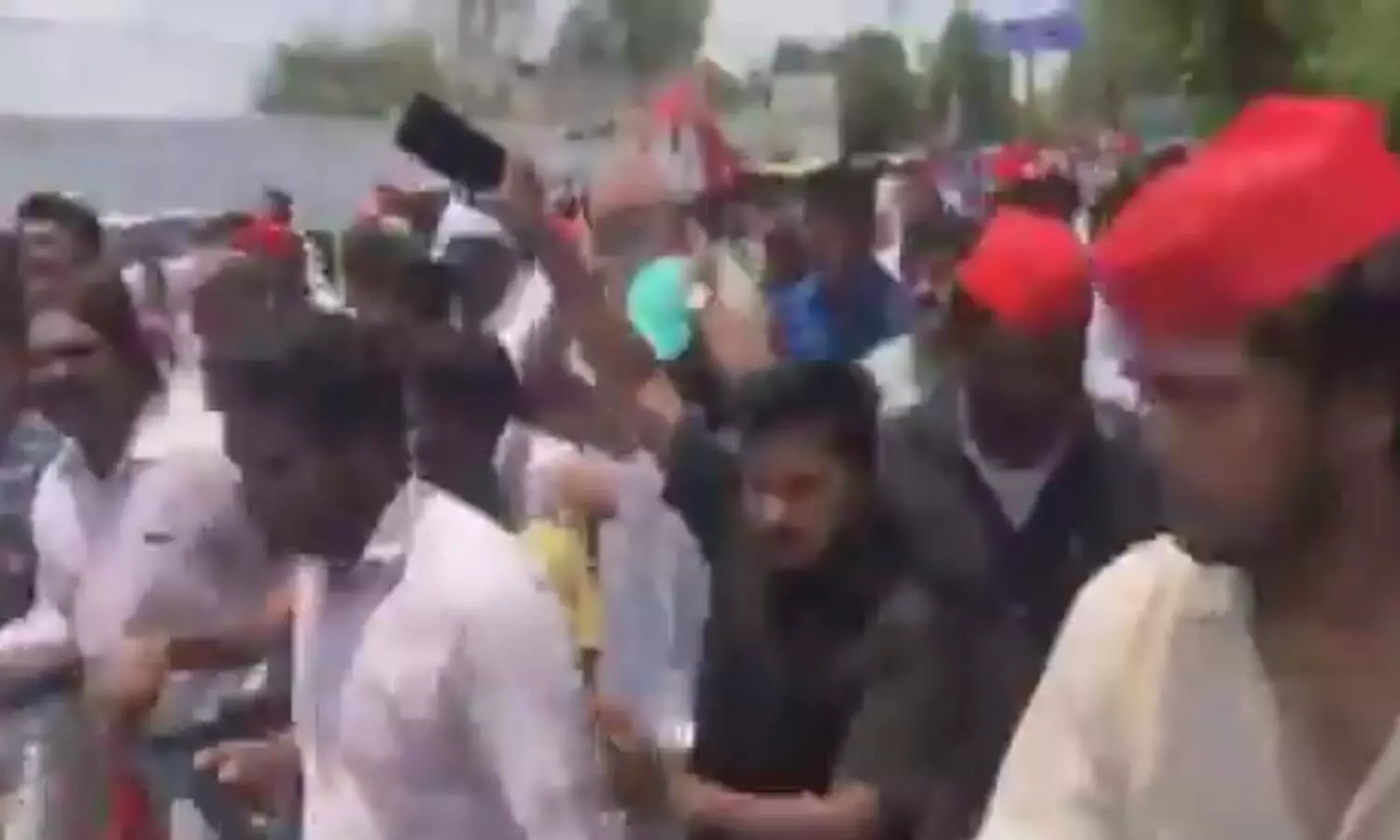 Agra News: सपा के प्रदर्शन में लगाए पाकिस्तान जिंदाबाद के नारे, सोशल मीडिया पर वीडियो वायरल
