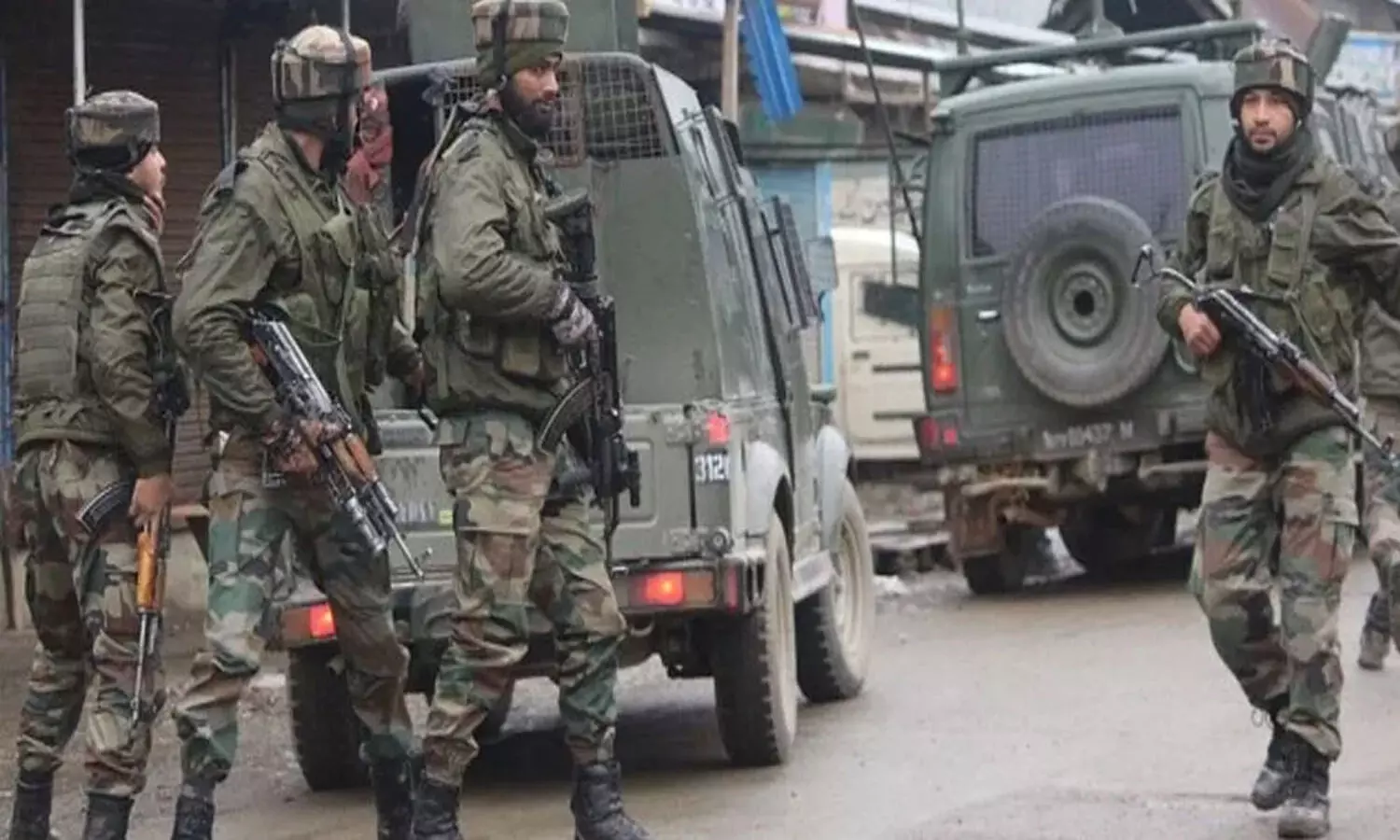 श्रीनगर में सुरक्षाबलों और आतंकियों के बीच मुठभेड़ में 2 आतंकी ढेर, अभी भी ऑपरेशन जारी