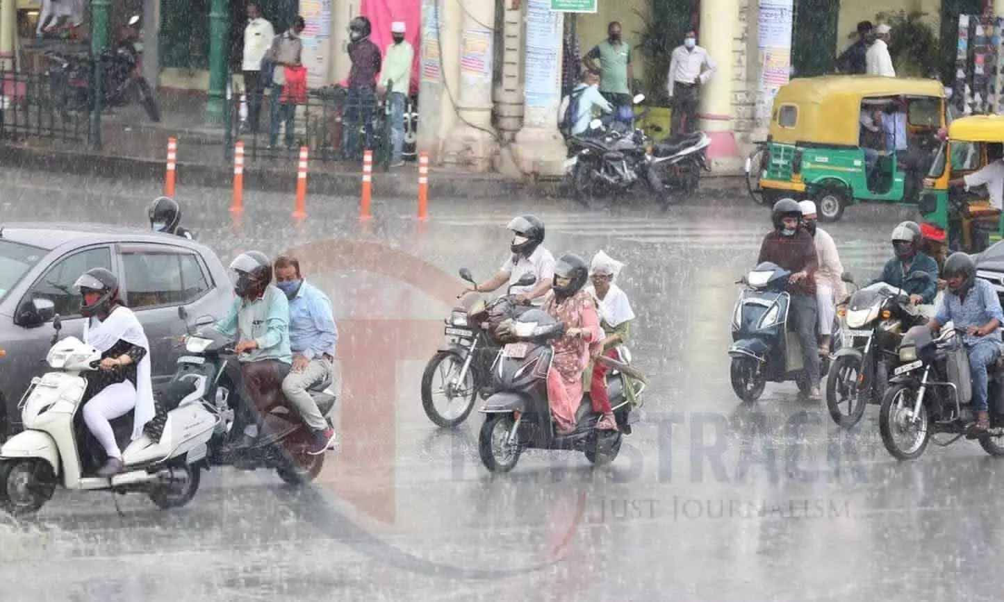 UP Weather Today :यूपी के कई इलाकों में होगी आज तेज बारिश, जानें जिलों के मौसम का हाल