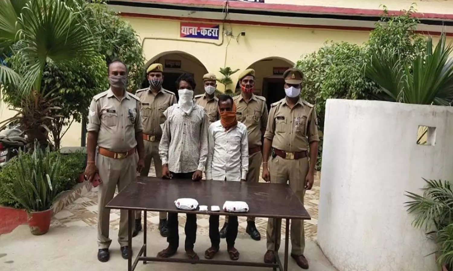 Shahjahanpur arrested opium smugglers