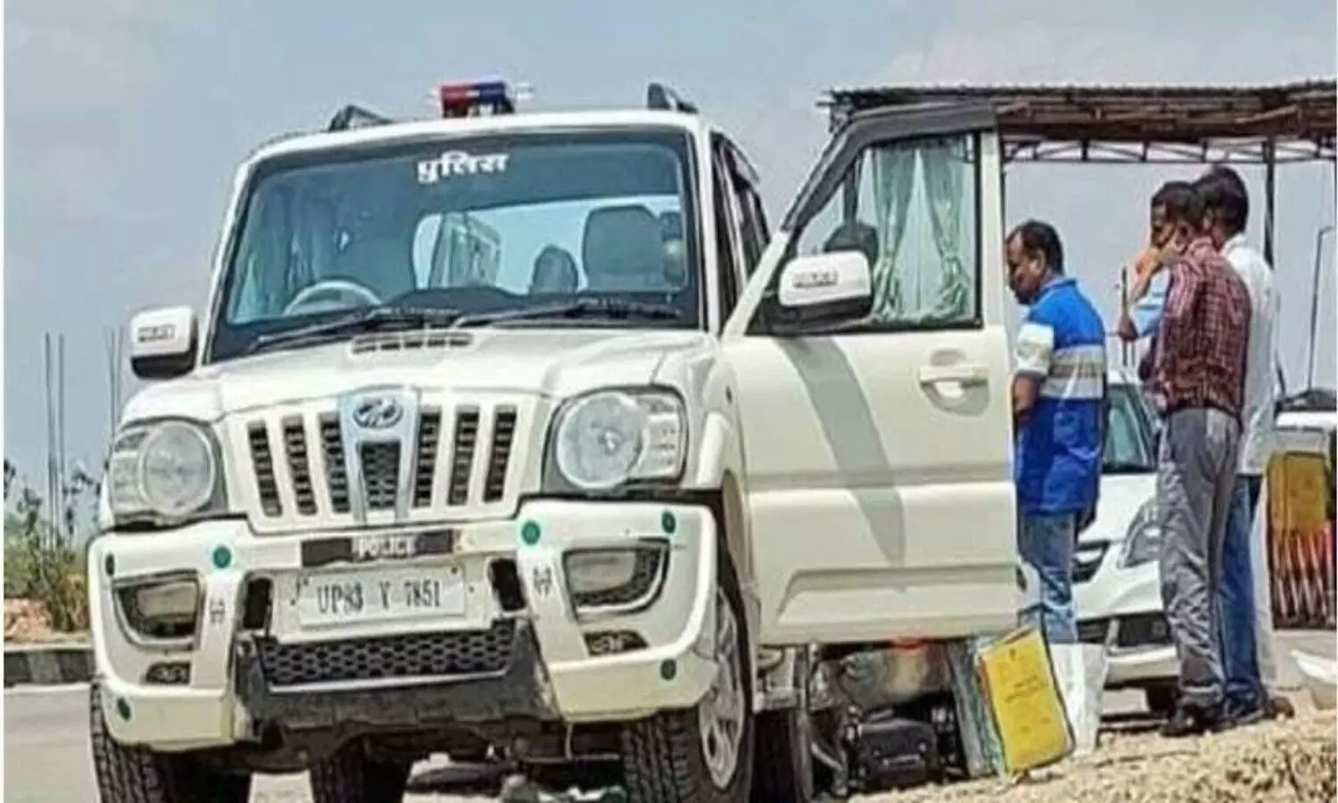 ACB officer checking vehicle
