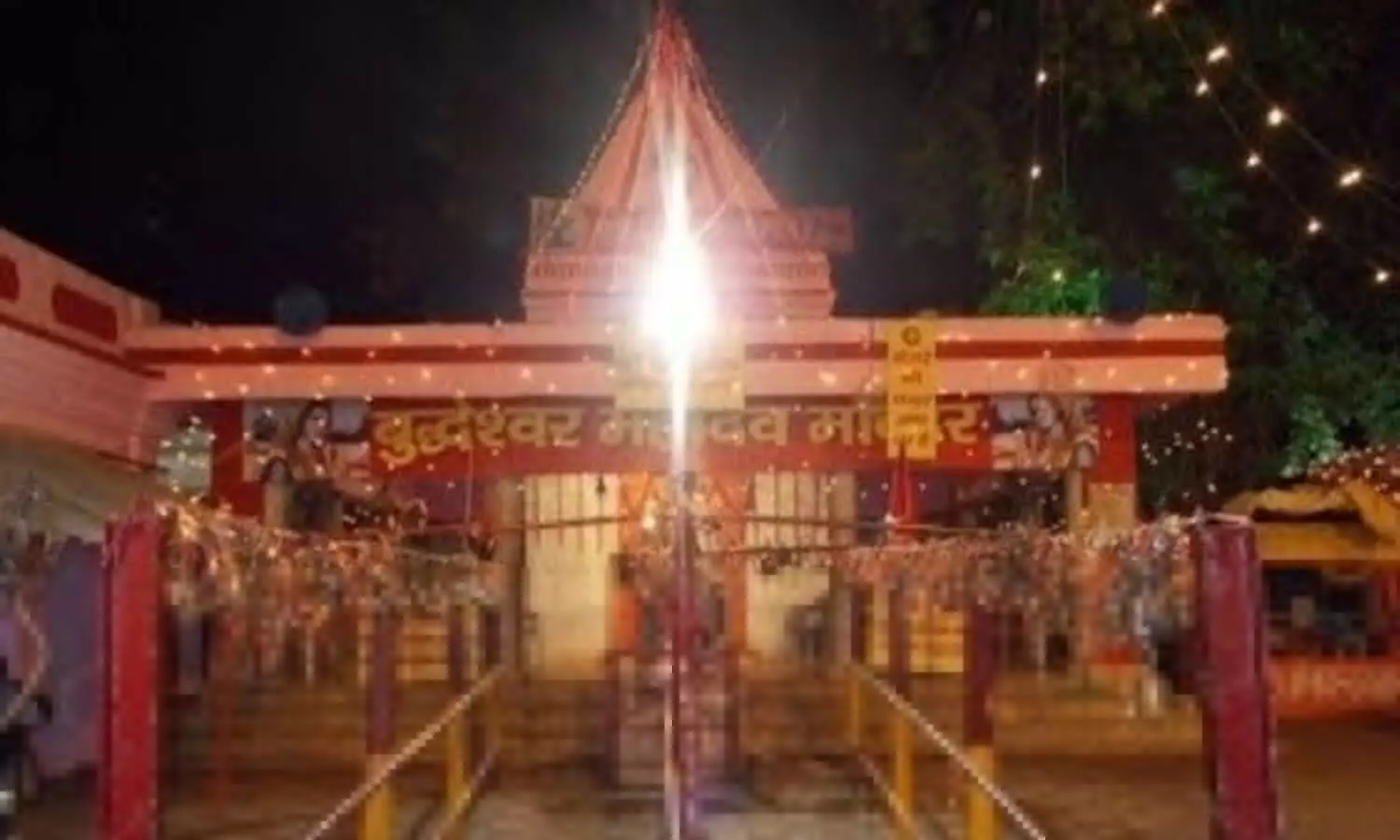 Lucknow News: बुद्धेश्वर मंदिर का प्रसिद्ध श्रावण मेला हुआ स्थगित