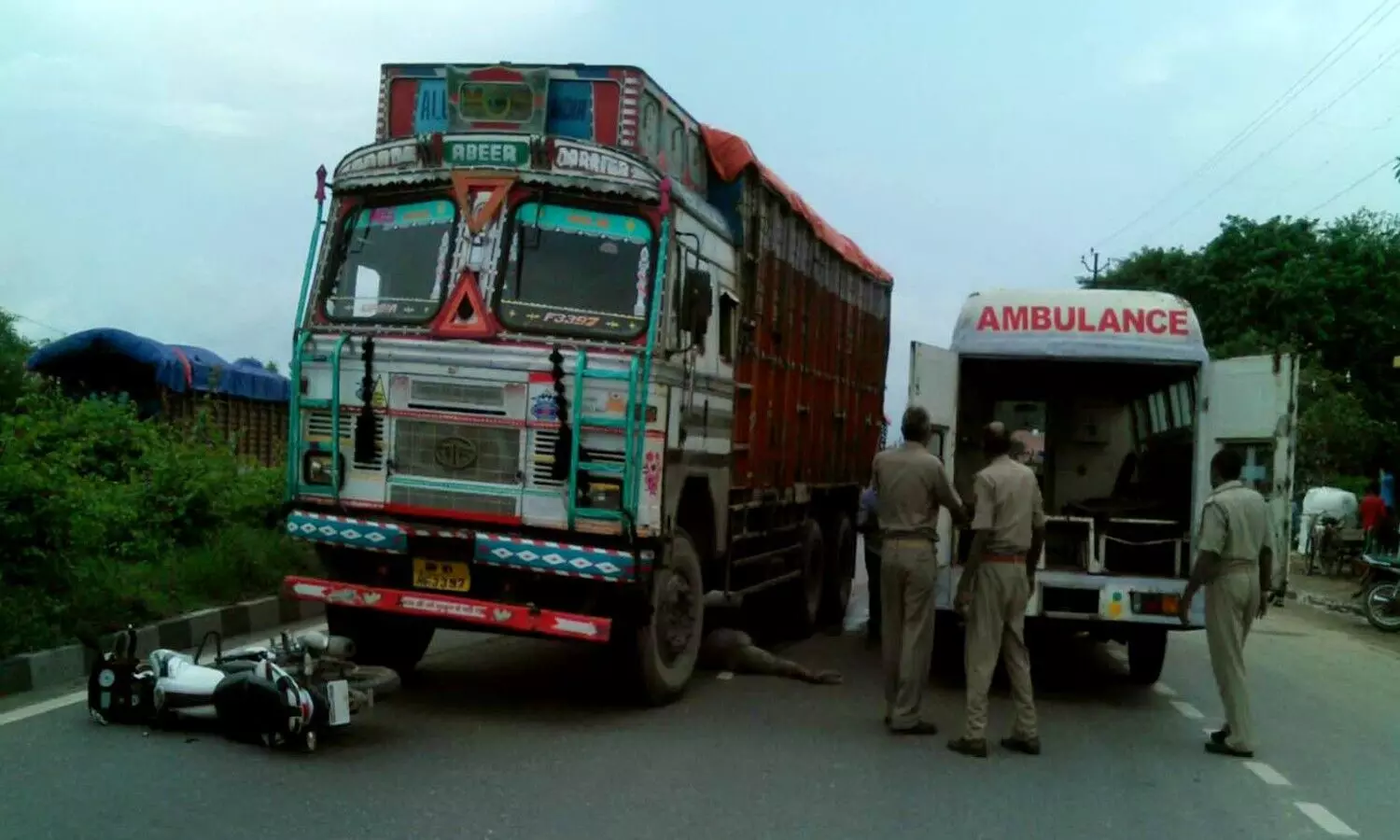 A painful accident has happened in Sonbhadra on Monday morning.
