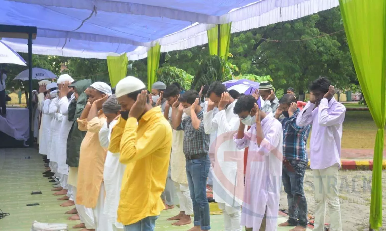 People offering Namaz at Aishbagh Idgah on the occasion of Eid al-Adha