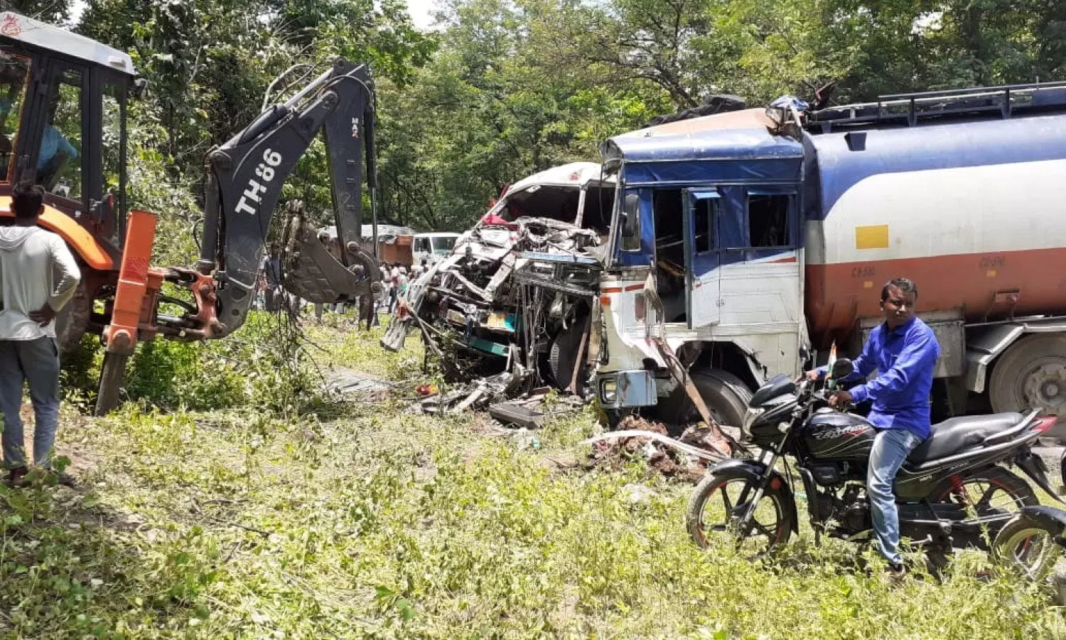 Tanker and trailer collide with each other