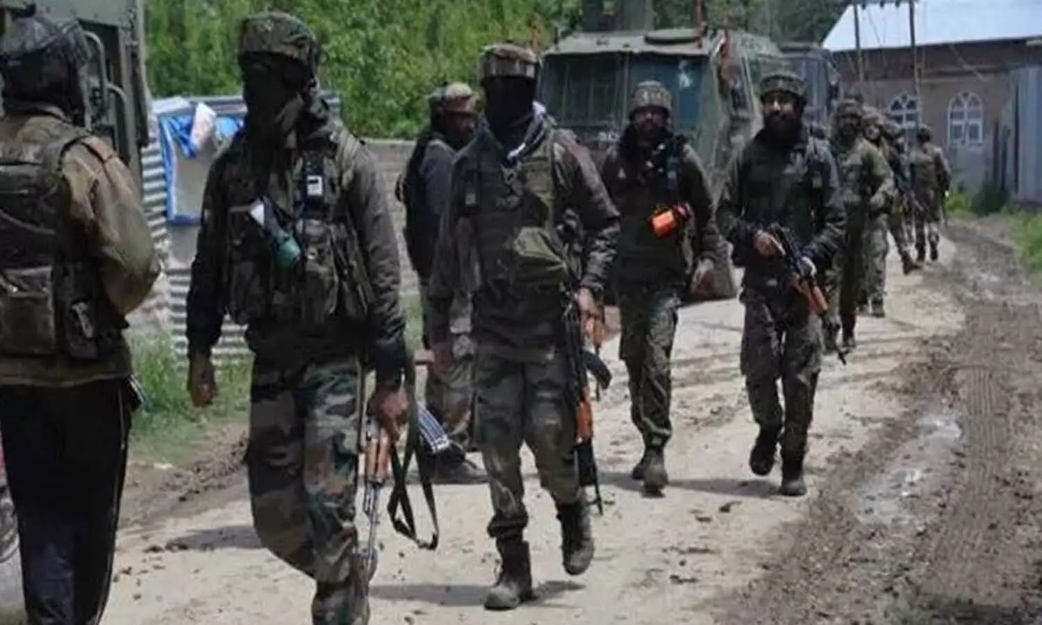 Jammu Kashmir : मारे गए जैश-ए-मोहम्मद के तीन आतंकी, जारी मुठभेड़ में सेना ने नाकाम की आतंकियों की साजिश