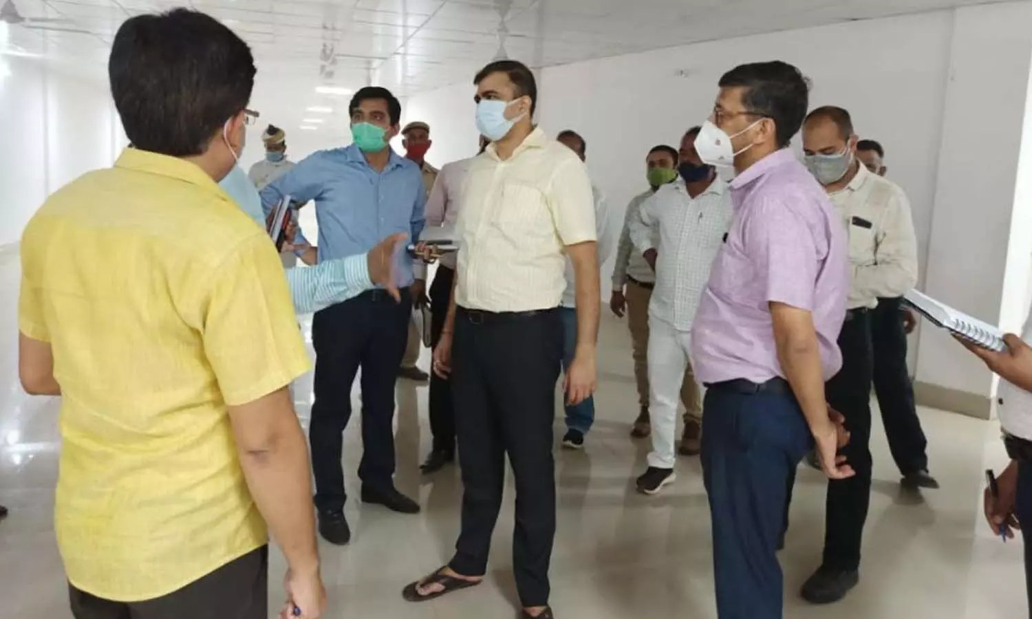 DM Abhishek Prakash gave instructions, said- private testing labs should give correct information about patients, CMO Manoj Agarwal was present