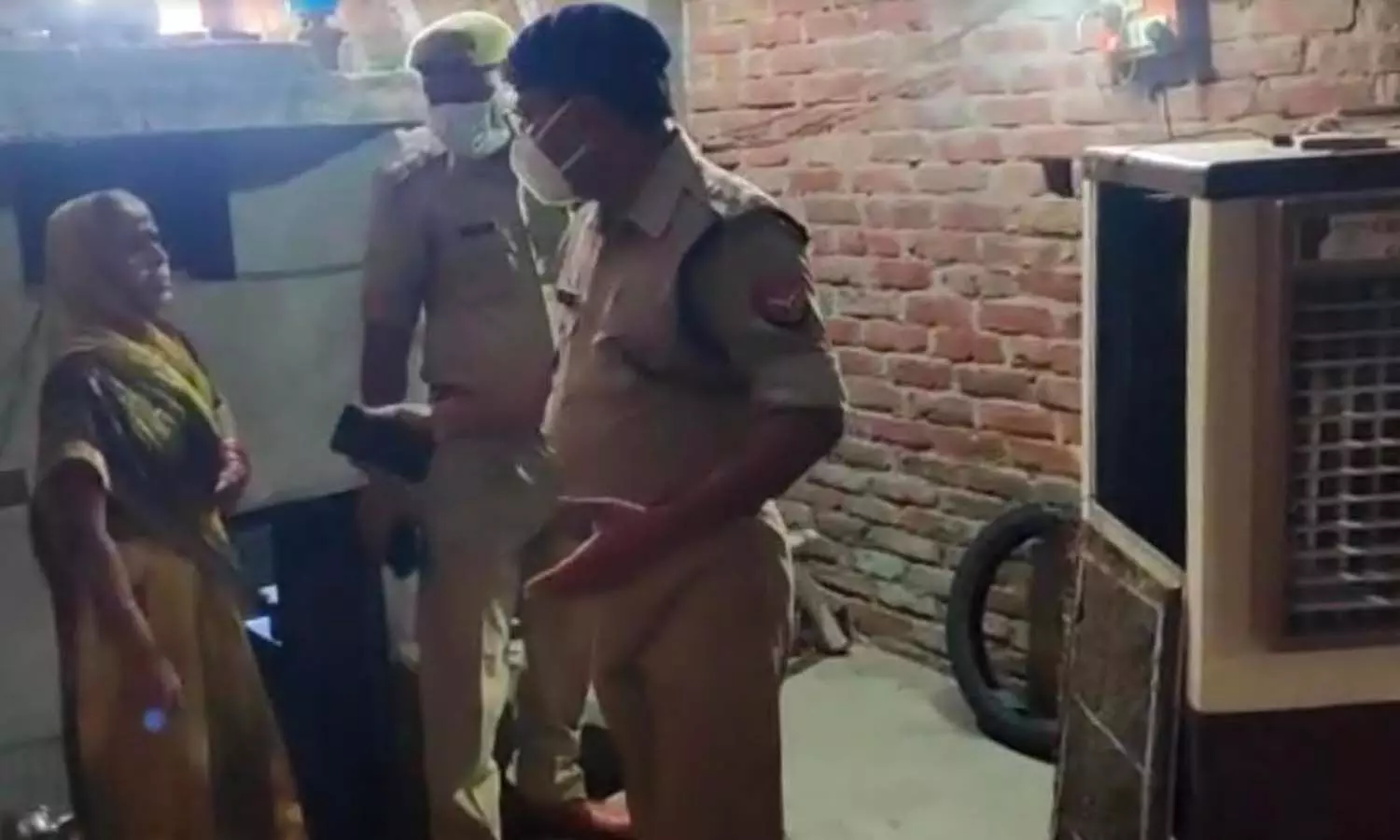 Younger brother killed elder brother and nephew with cylinder while sleeping