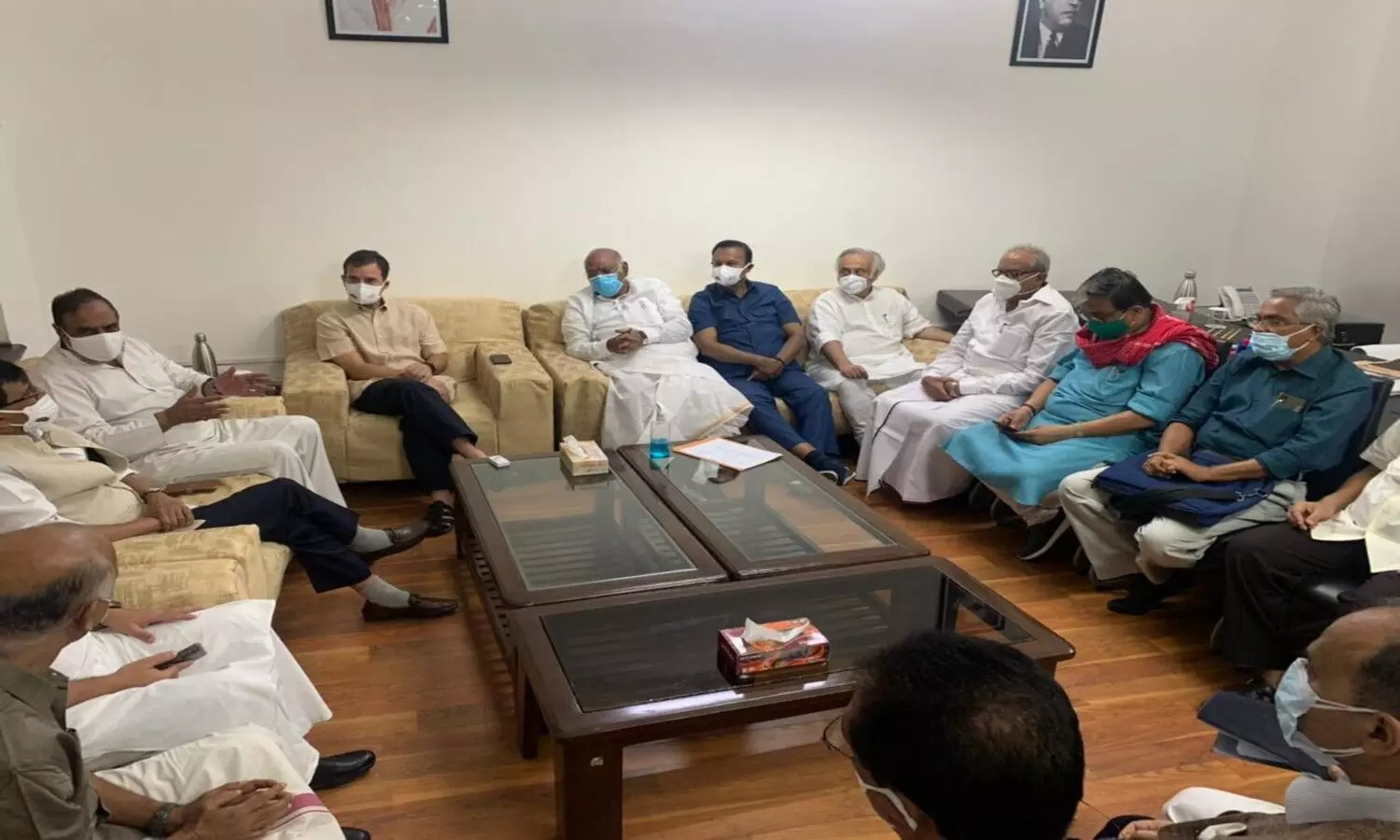 Rahul Gandhi holding a meeting with leaders of opposition parties