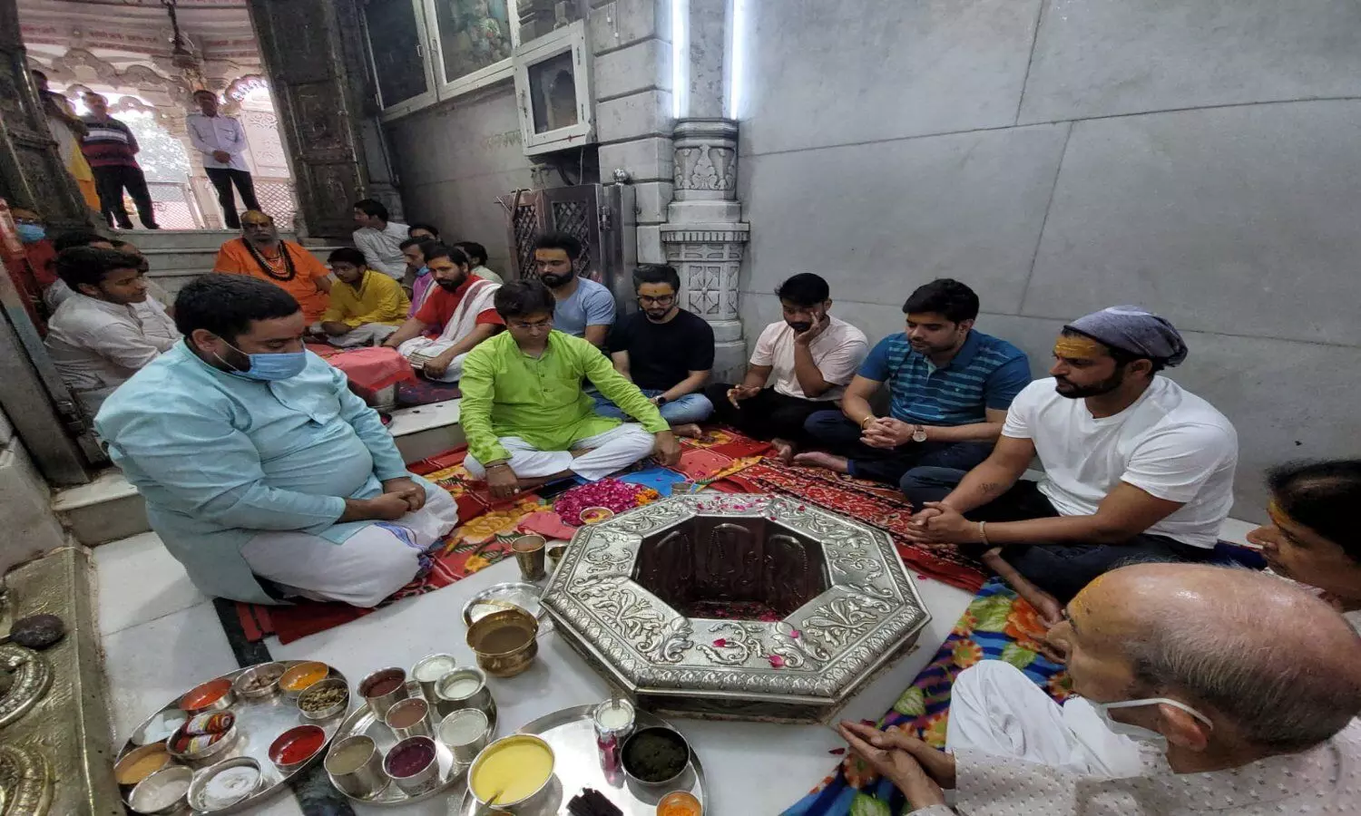 Suresh Raina Praying at lord shiva temple