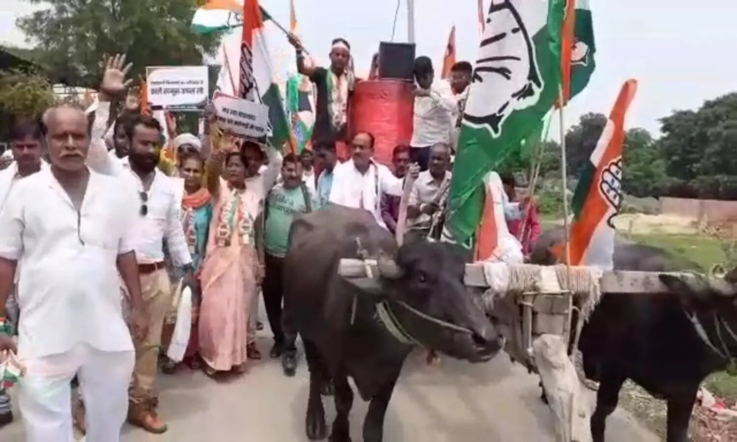 Congress leader protesting against BJP govt