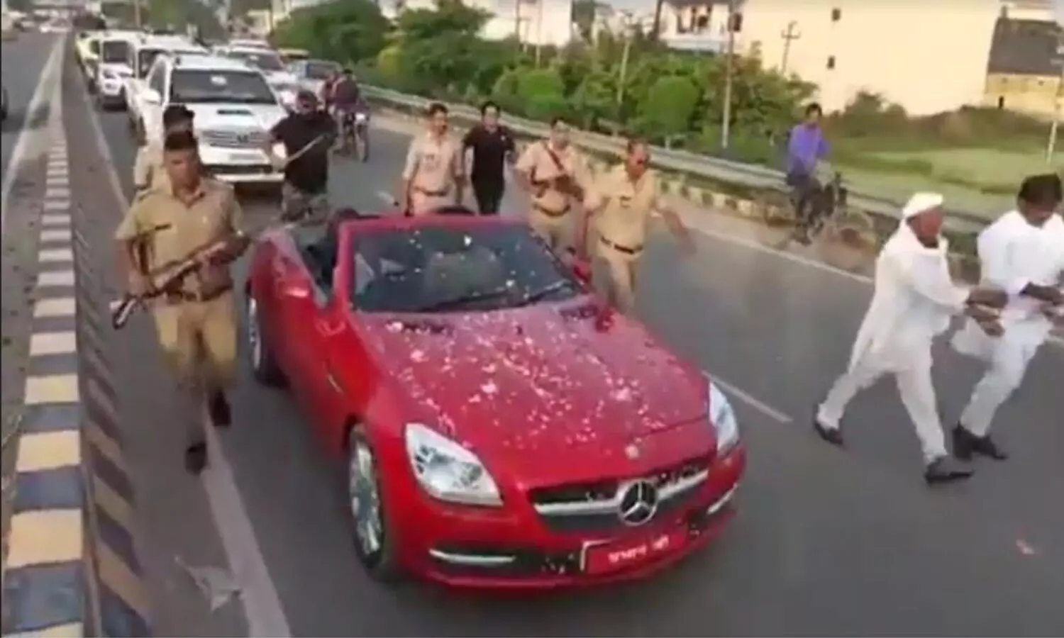 MLAs convoy turned out without number plate