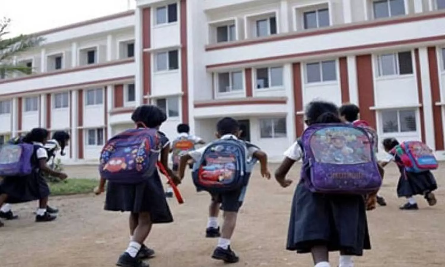 School Fees| The government has ordered schools to cut fees by 15% in the current academic year. | School Fees: महाराष्ट्र सरकार ने दी बड़ी राहत, स्कूल फीस में कटौती करने का