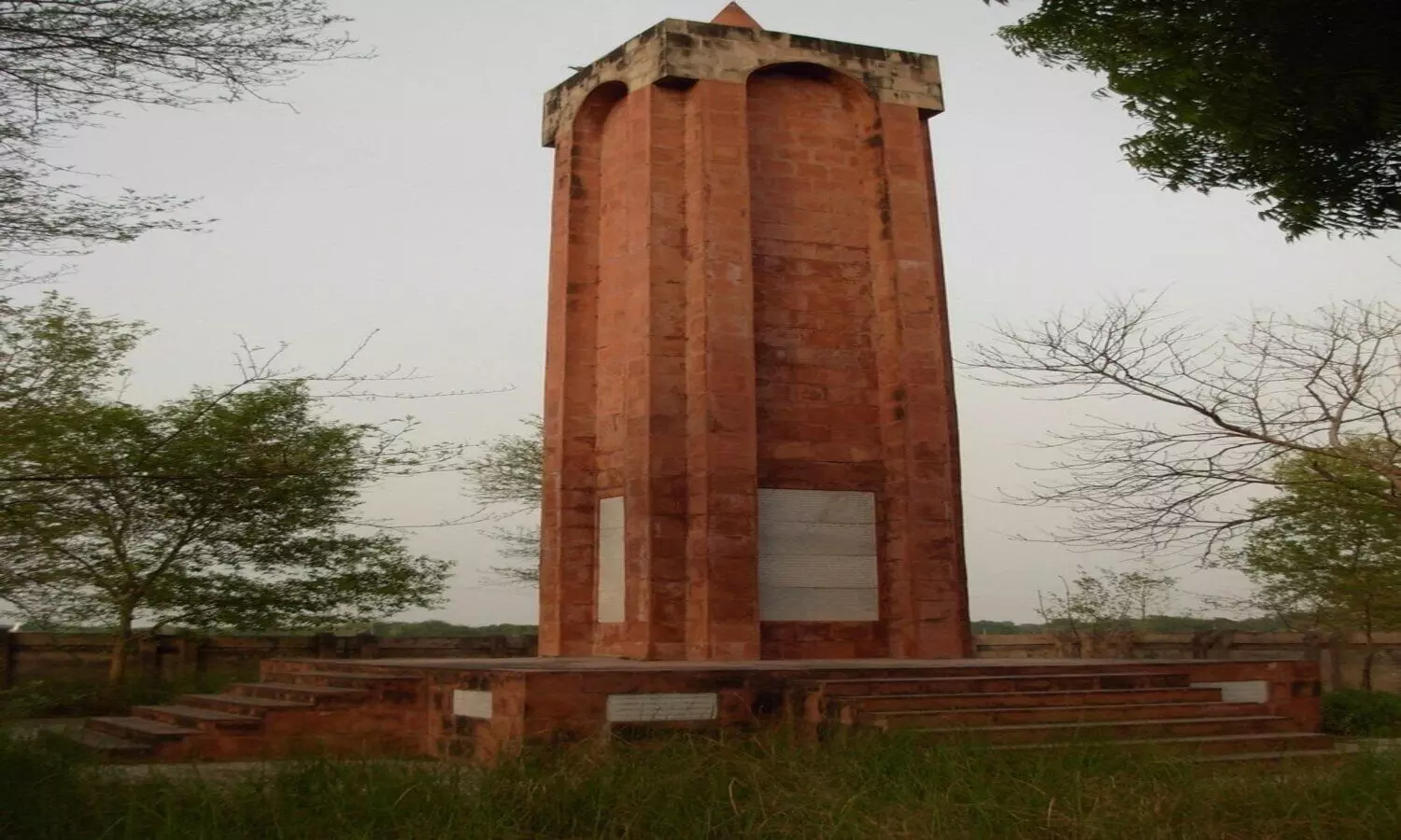 Martyr pillar at jaunpur