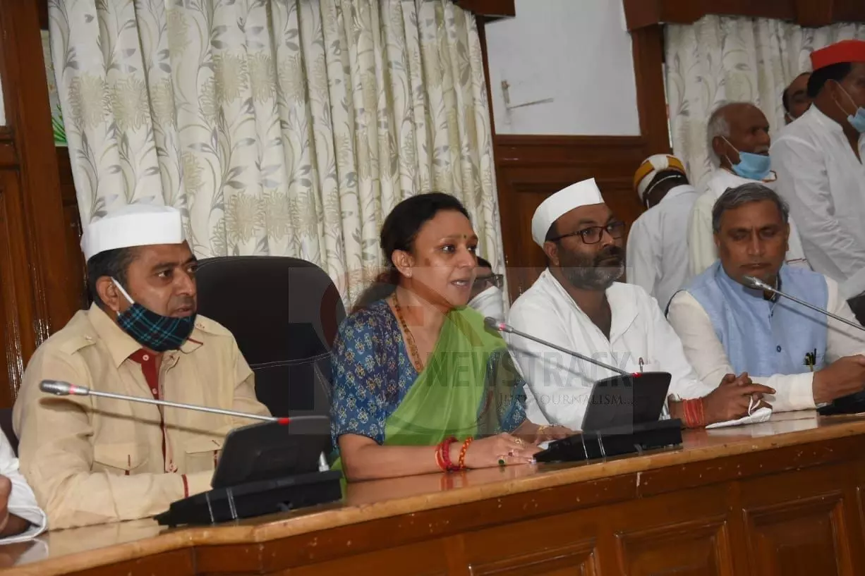 Aradhana Mishra with Ajay Kumar Lallu in Up monsoon session