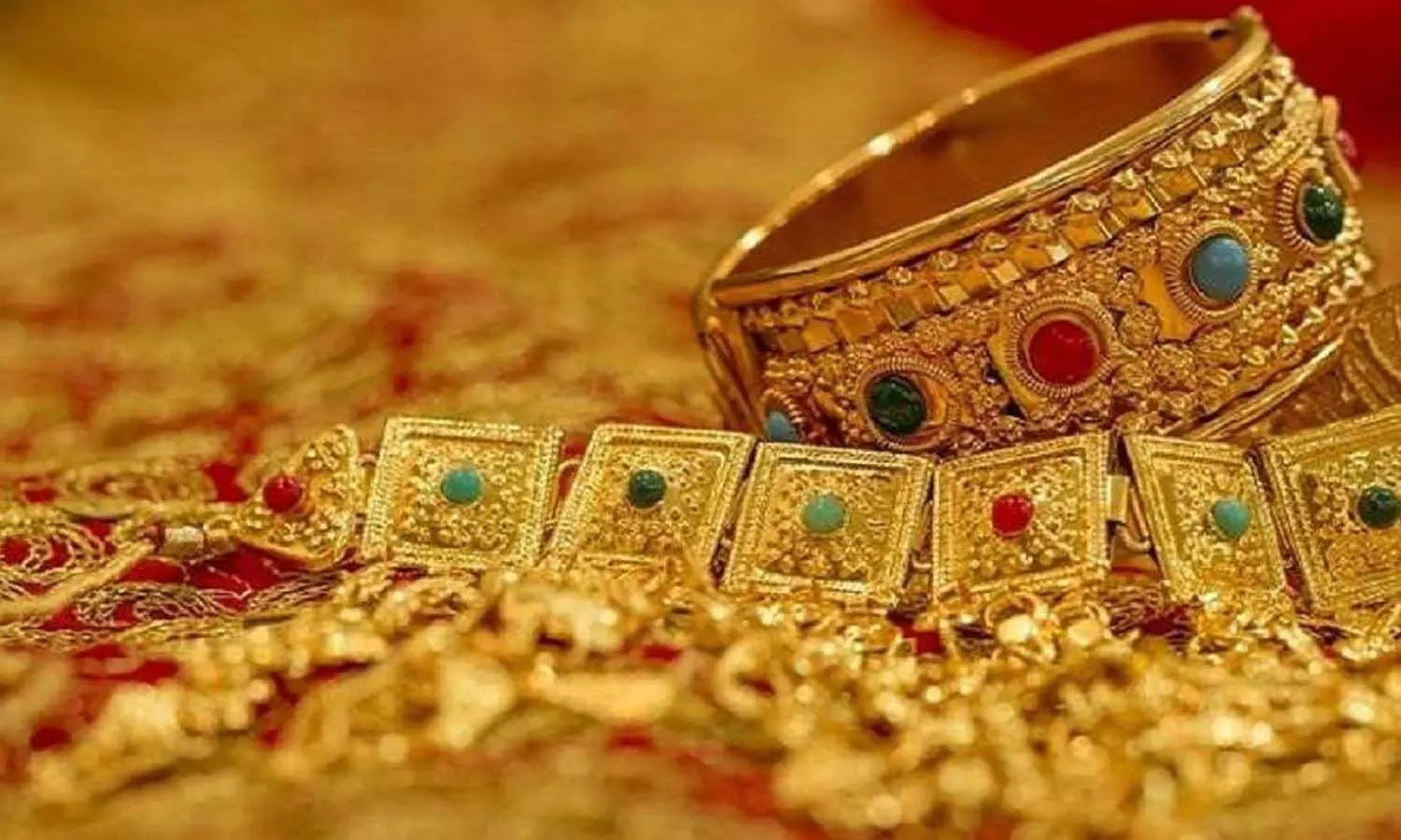Sone Ka Bhav: फिर सस्ता हुआ सोना, चांदी में भी बंपर गिरावट, तुरंत चेक करें नए रेट