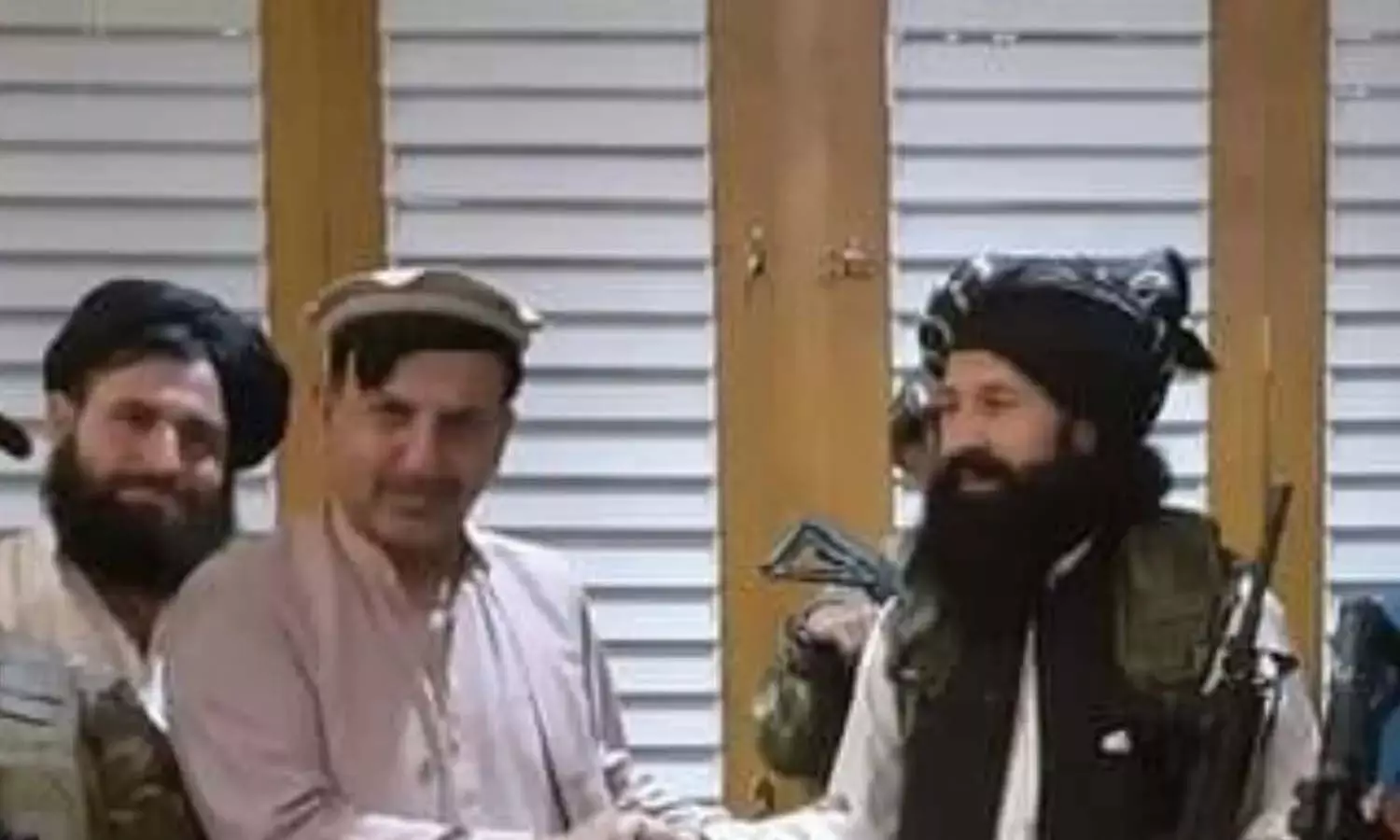 Afghanistan News: तालिबान के आगे झुके अशरफ गनी के भाई, कहा- करेंगे हर संभव मदद