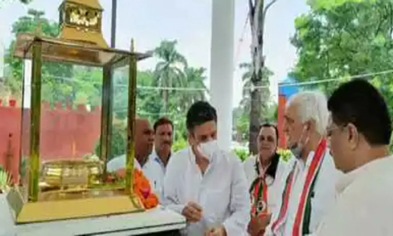 Salman khurshid pay tribute on amar jawan jyoti