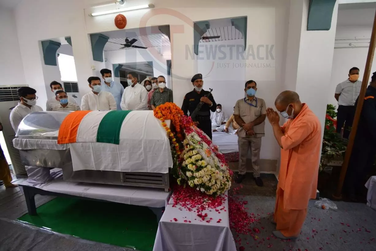 CM Yogi arrived to pay tribute to Kalyan Singh