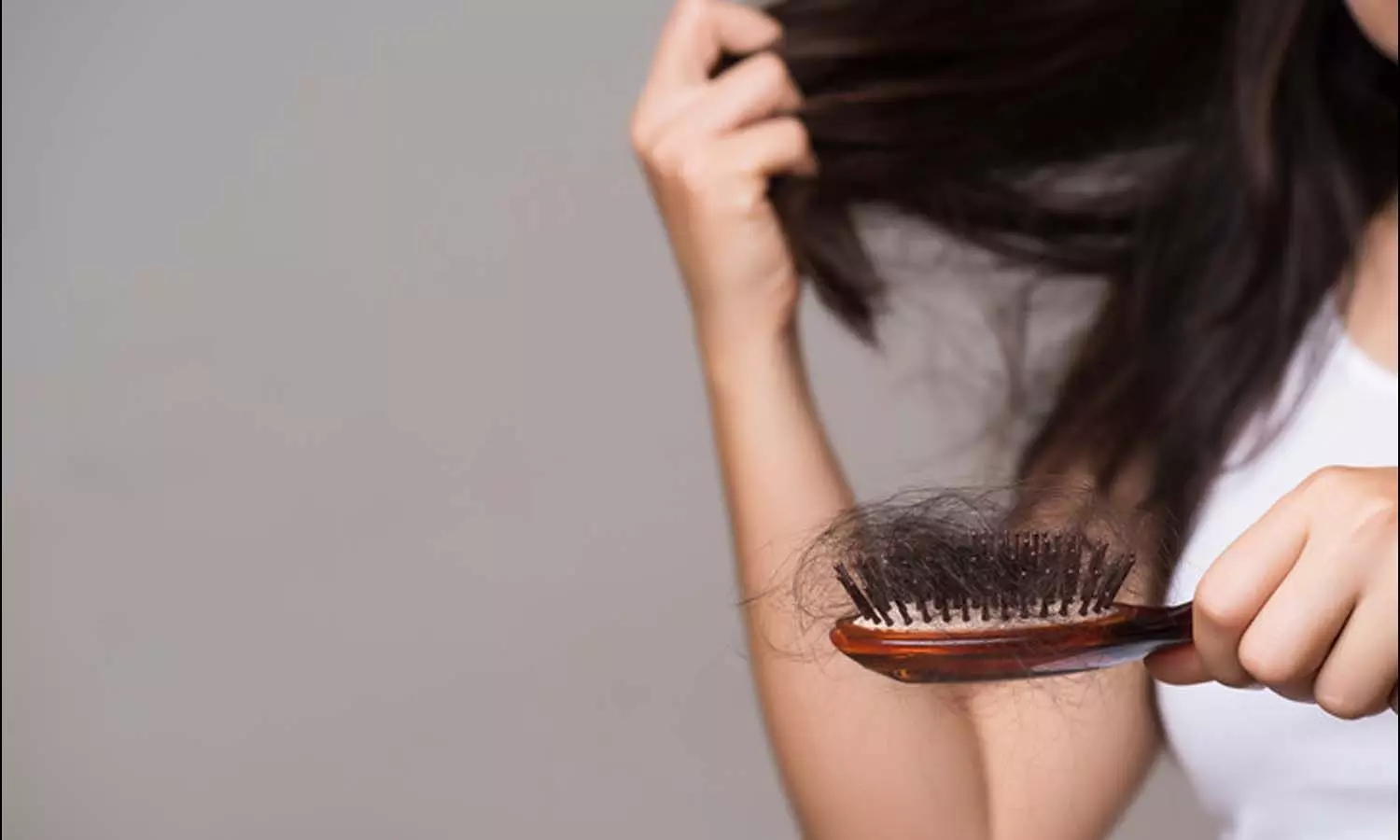 Post Covid Patients: कोरोना वायरस से ठीक हो चुके लोगों के झड़ रहें बाल, कैसे मिलेगा निजात?