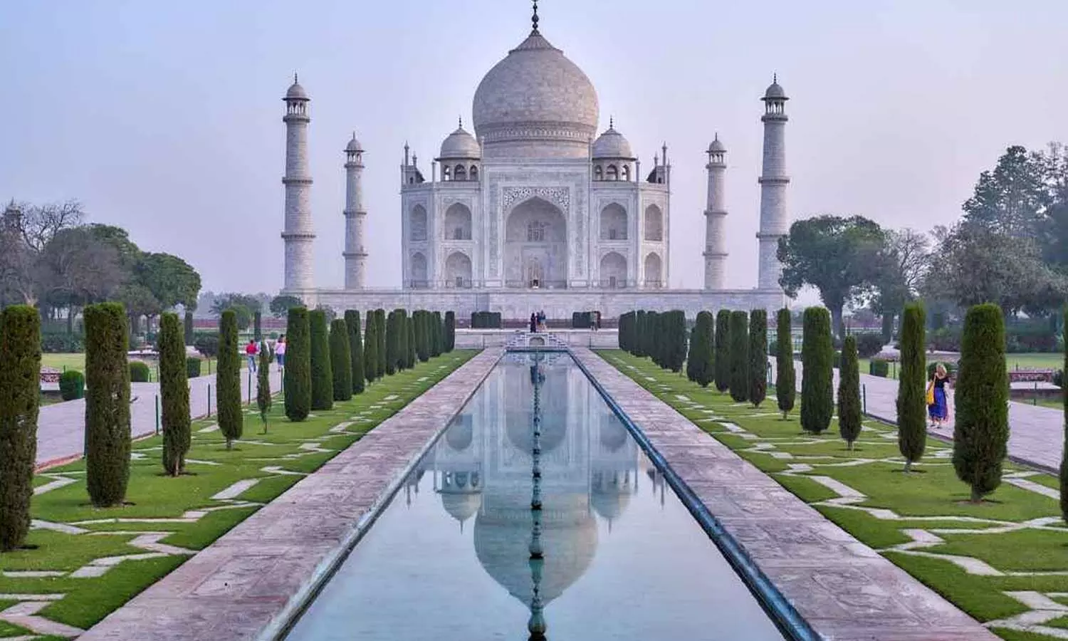 Agra Tourism - Night Sightseeing of Taj Mahal gives a special experience to tourists