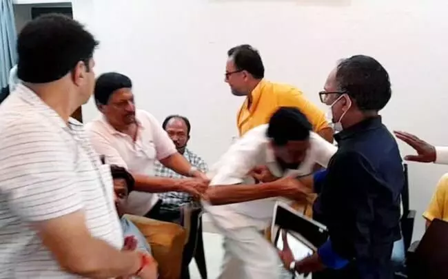 Video viral for industrialist and officer clashing in front of Minister of State Kapil Dev Aggarwal