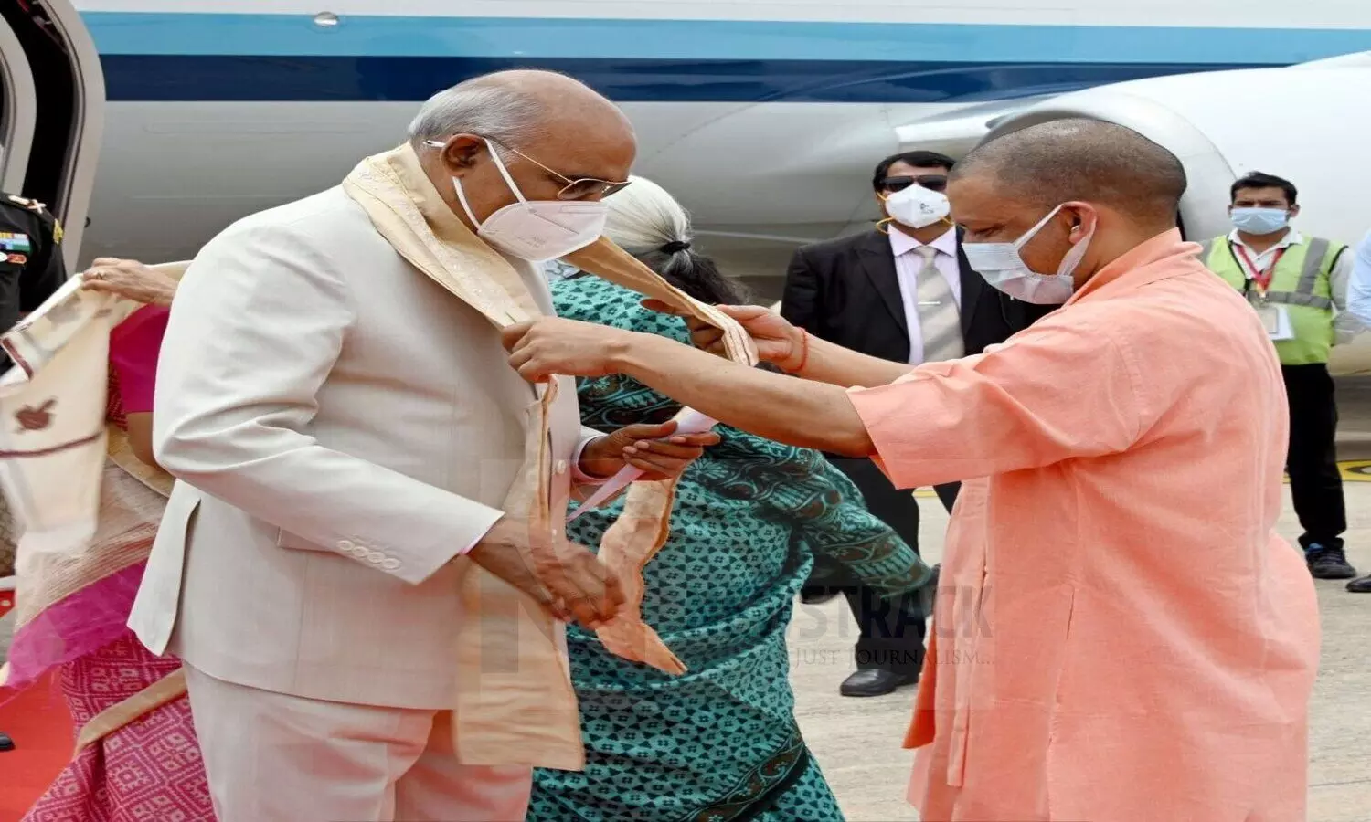 CM Yogi welcoming the President