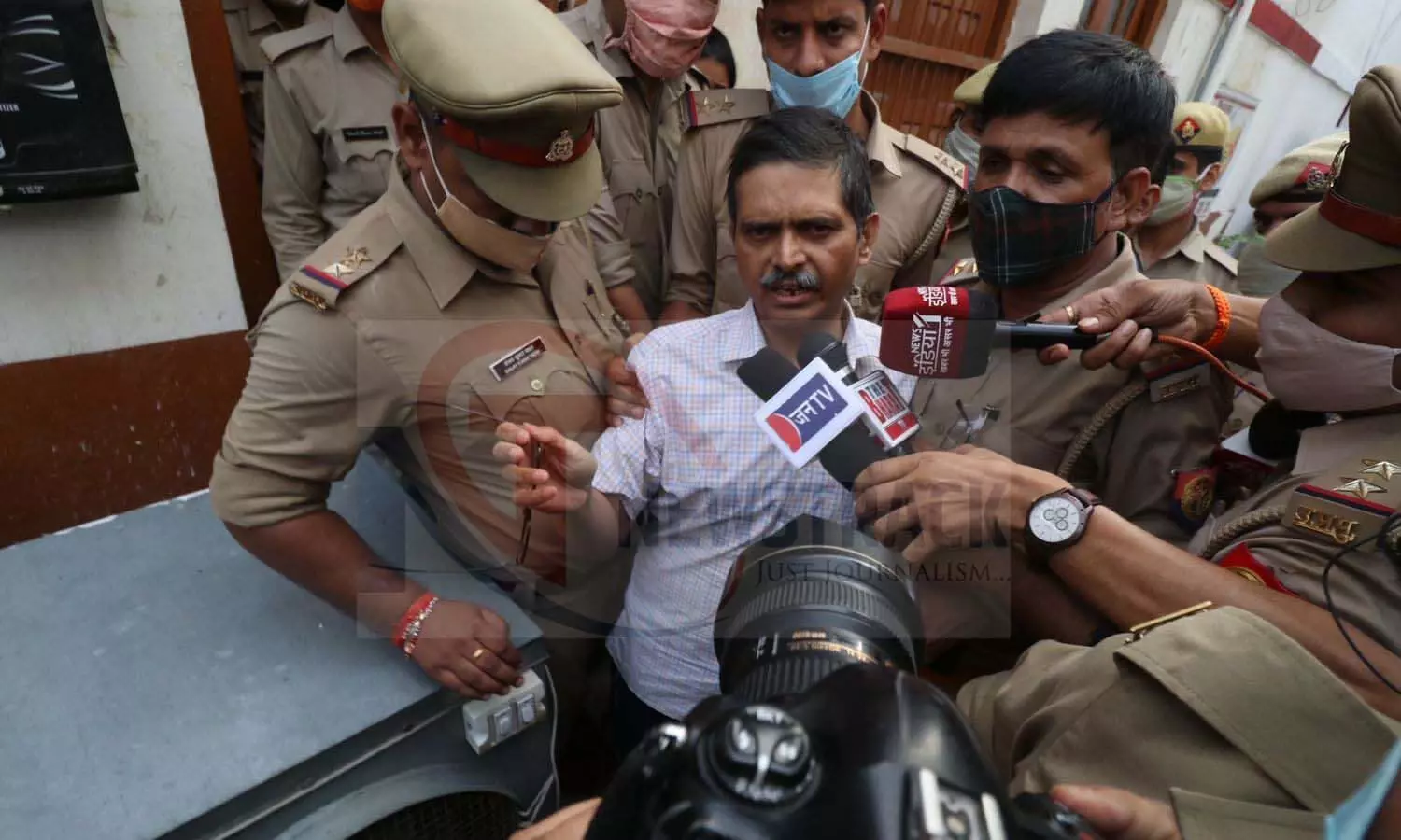 Former IPS Amitabh Thakur Arrested