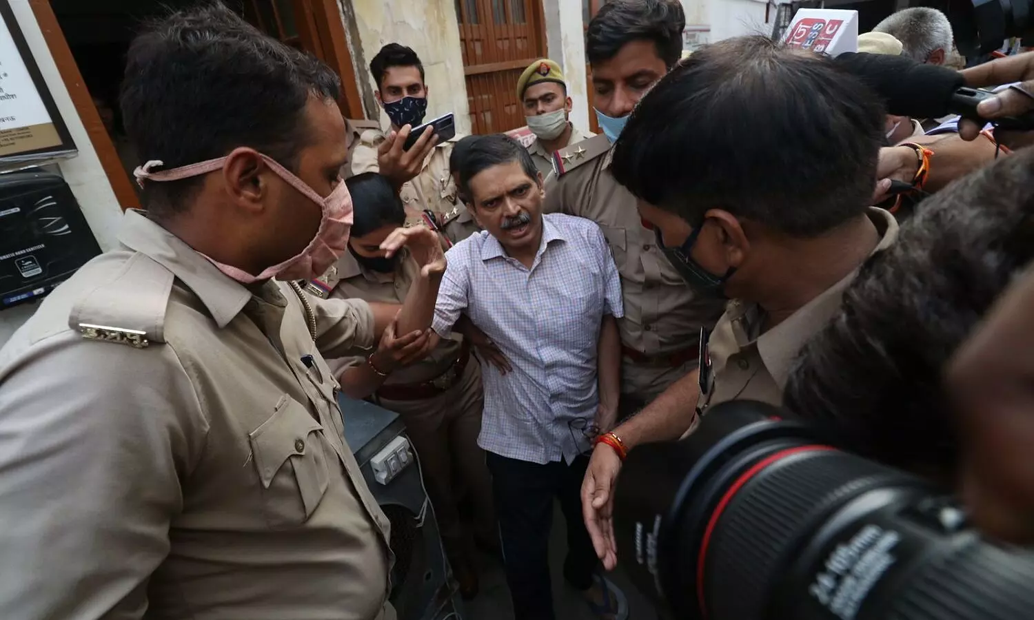 Former IPS Amitabh Thakur arrested