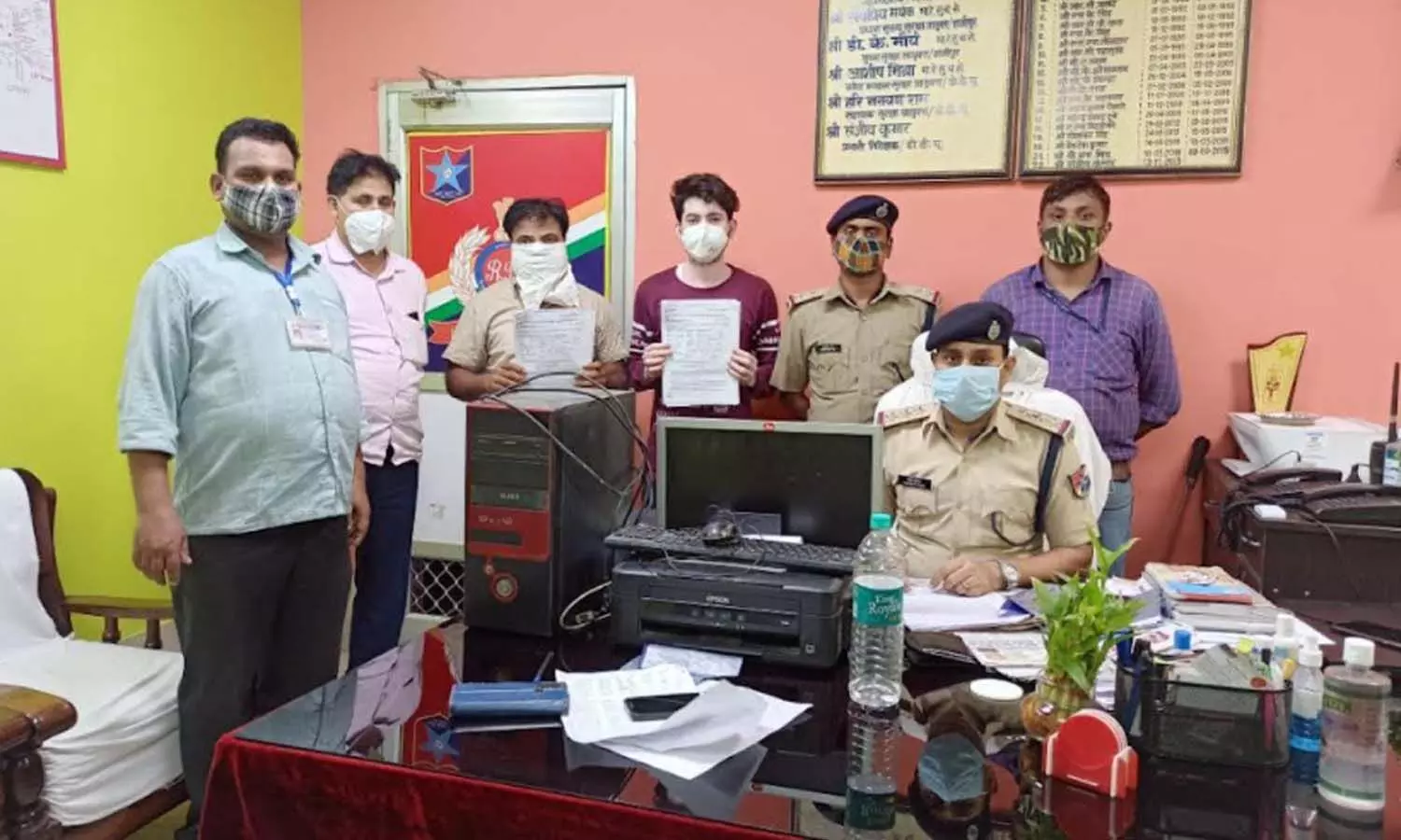Two arrested for selling e-tickets illegally, railway police sent to jail