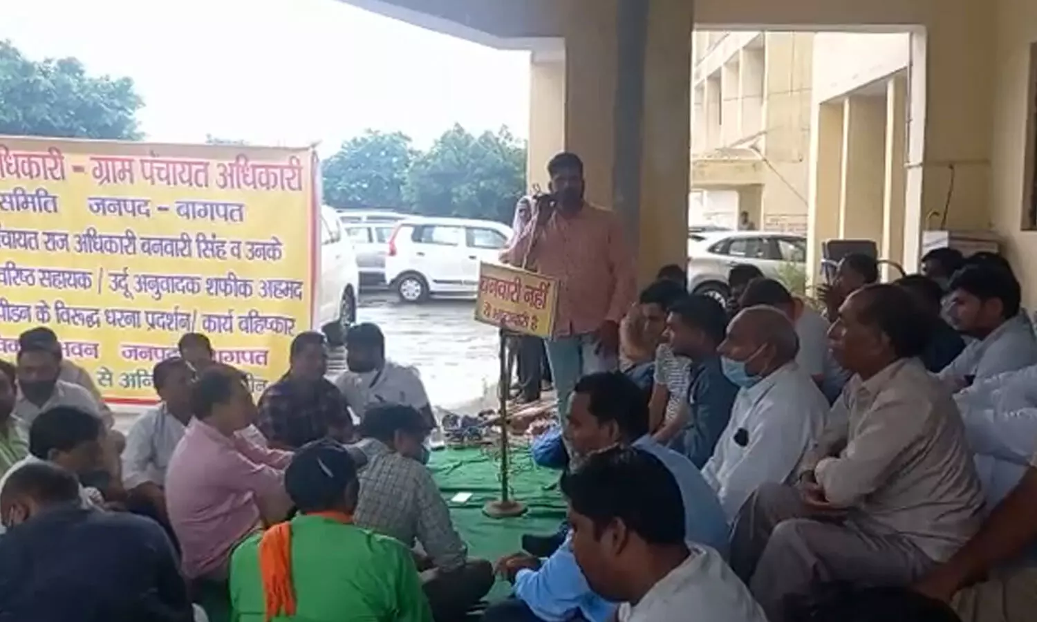 Village secretaries open front against DPRO, protest continues