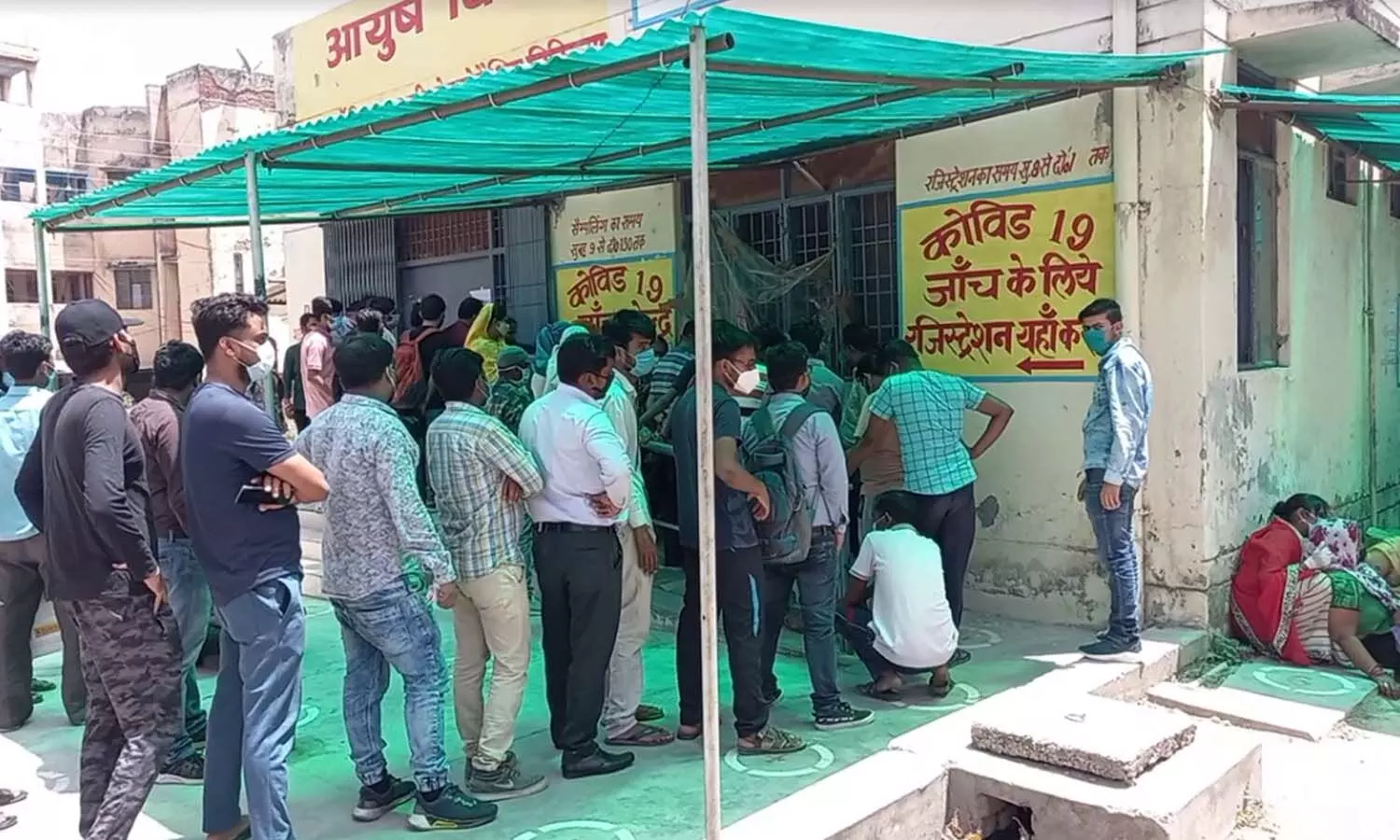 Once again the knock of Corona in Farrukhabad, there was a stir