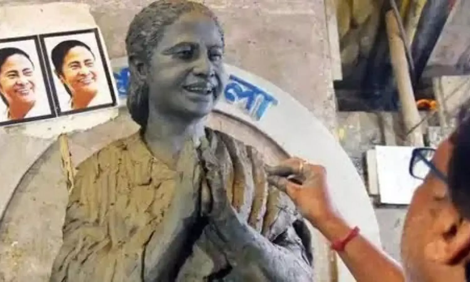 Mamata Banerjee statue seen in durga puja pandal