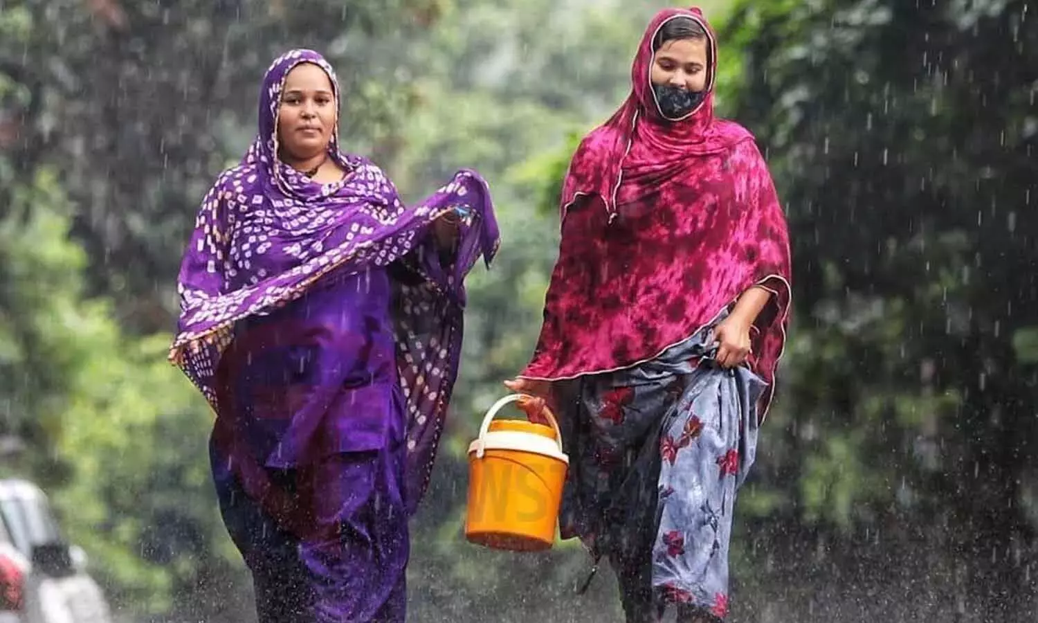 Aaj Ka Mausam: यूपी, बिहार में जमकर बरसेंगे बादल, IMD का अलर्ट जारी, जानें अपने शहर में मौसम का हाल