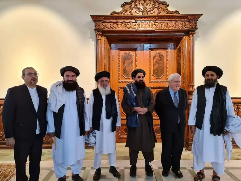 Afghanistan: तालिबान नेता मुल्ला बरादर से UN अवर महासचिव की मुलाकात,  मानवीय मामलों पर हुई बातचीत