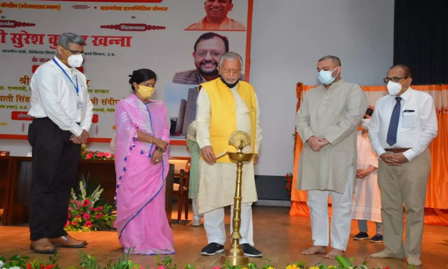 Cabinet Minister Suresh Khanna inaugurating the restaurant building for resident doctors