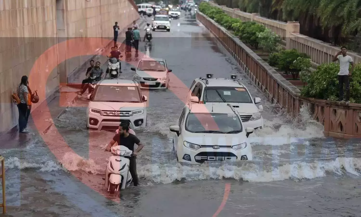 Delhi Ke Mausam Ka Hal: दिल्ली में बारिश ने तोड़ा 46 साल का रिकॉर्ड, कई इलाकों में जलभराव, IMD ने जारी किया अलर्ट