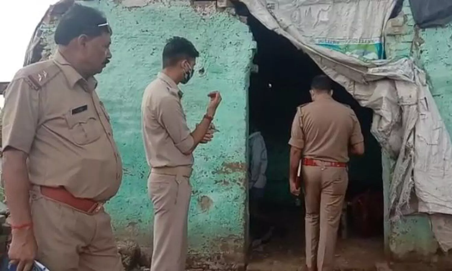 Dead body of man found hanging in the house