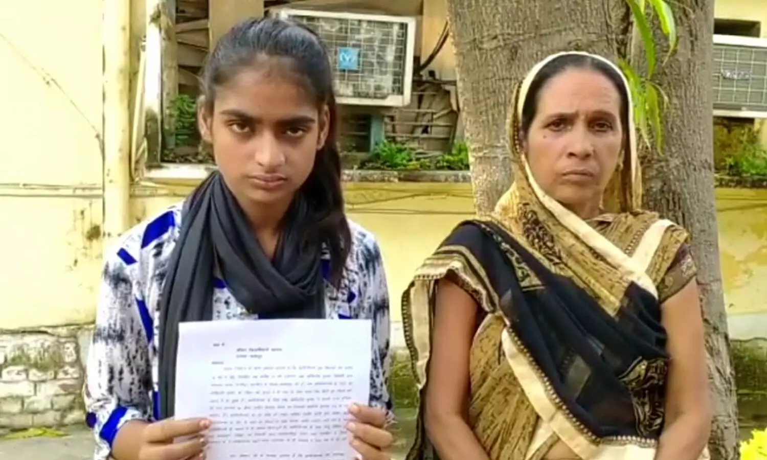 Dabangs occupied farm and house, orphan girls pleaded for justice at DMs doorstep