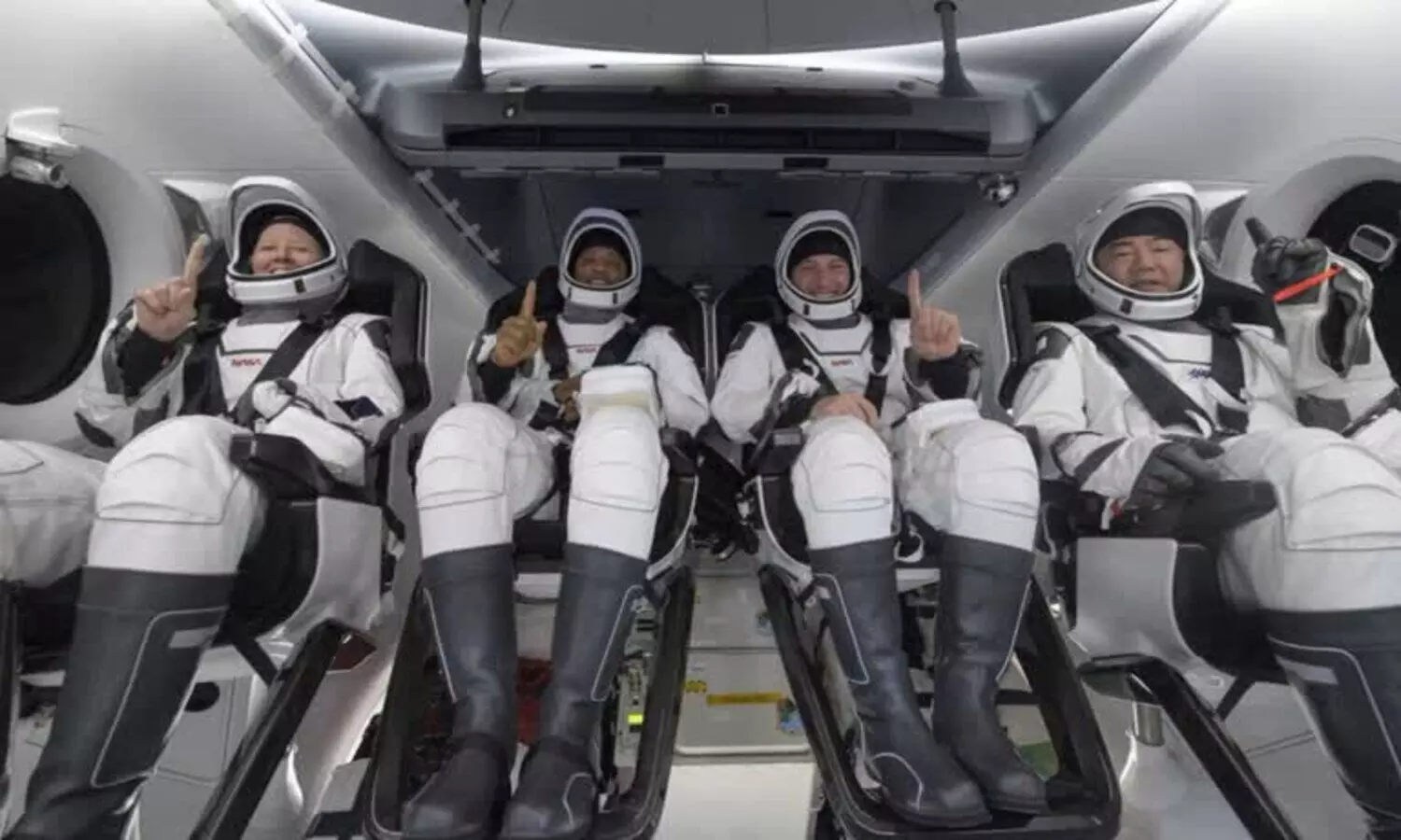 space spacex rocket passengers
